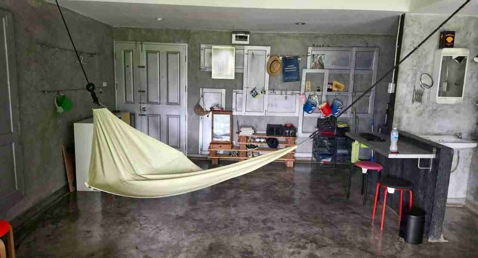 For sale 1 bed condo in Khlong Toei, Bangkok