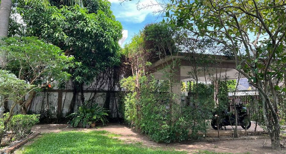 For sale 4 bedrooms house in Sattahip, Chonburi