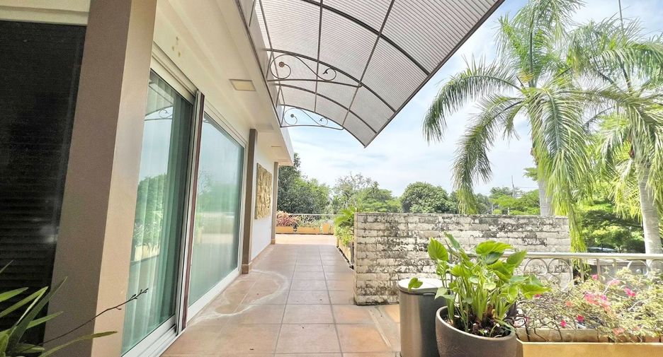 For sale 4 bedrooms house in Sattahip, Chonburi