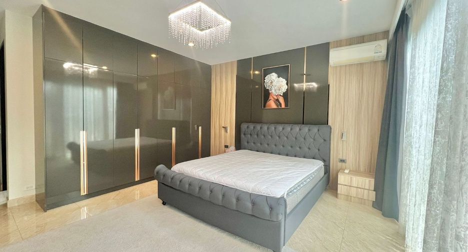 For sale 4 bedrooms house in Sattahip, Chonburi