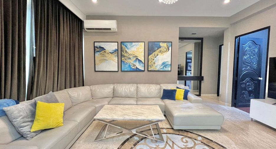 For sale 4 bedrooms house in Sattahip, Chonburi