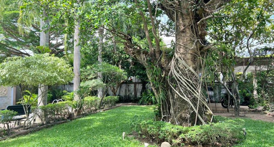 For sale 4 bedrooms house in Sattahip, Chonburi
