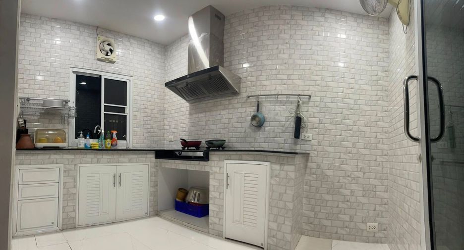 For rent 1 bed house in Phanat Nikhom, Chonburi