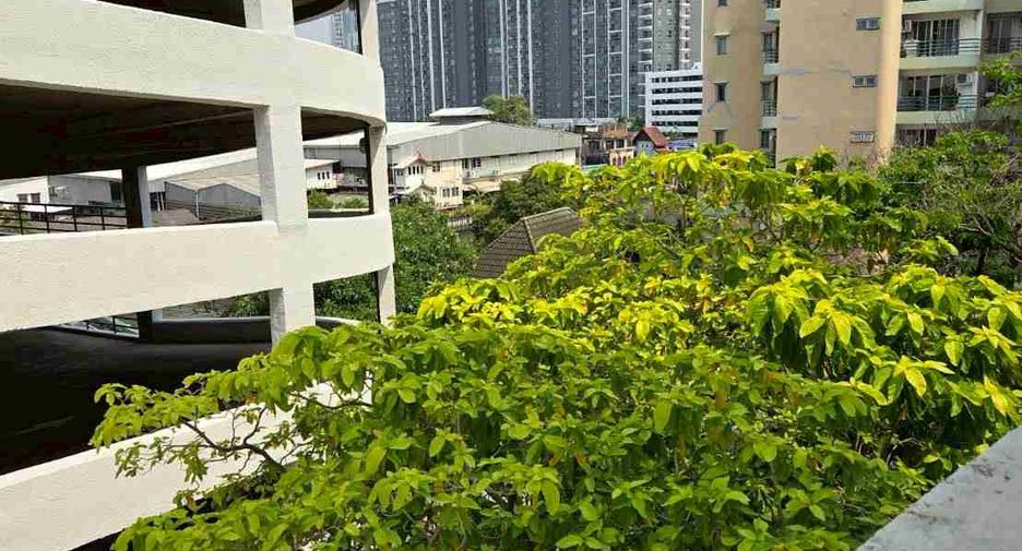 For sale 2 bedrooms condo in Khlong Toei, Bangkok