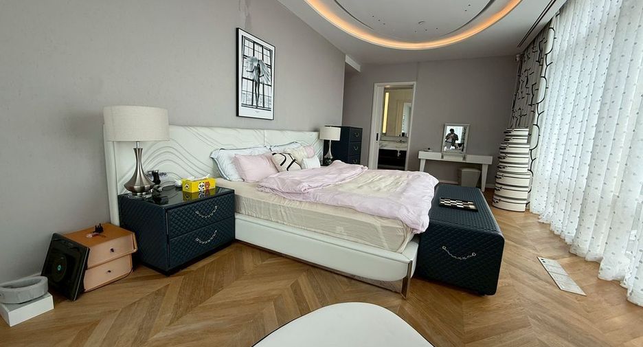 For rent 3 bedrooms condo in Bang Kho Laem, Bangkok