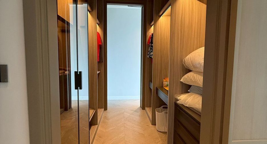 For rent 3 bedrooms condo in Sathon, Bangkok