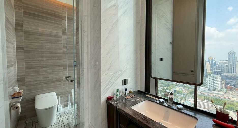 For rent 3 bedrooms condo in Sathon, Bangkok