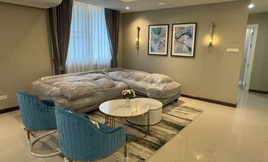 For rent 4 bedrooms condo in Watthana, Bangkok