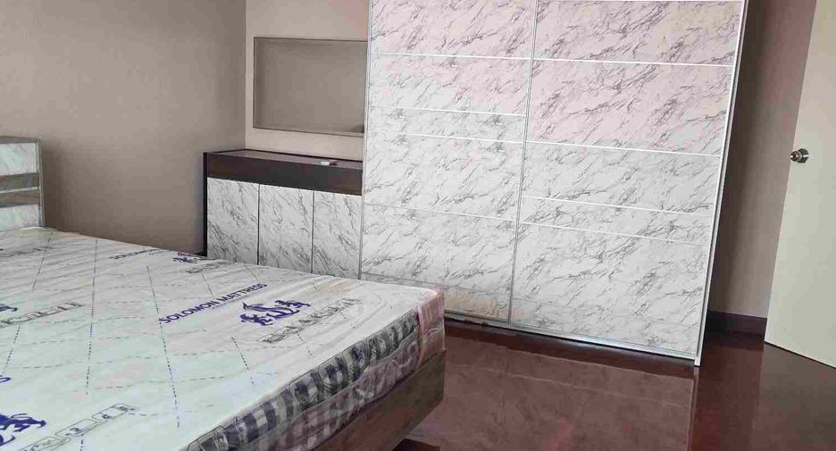 For rent 3 bedrooms condo in Watthana, Bangkok