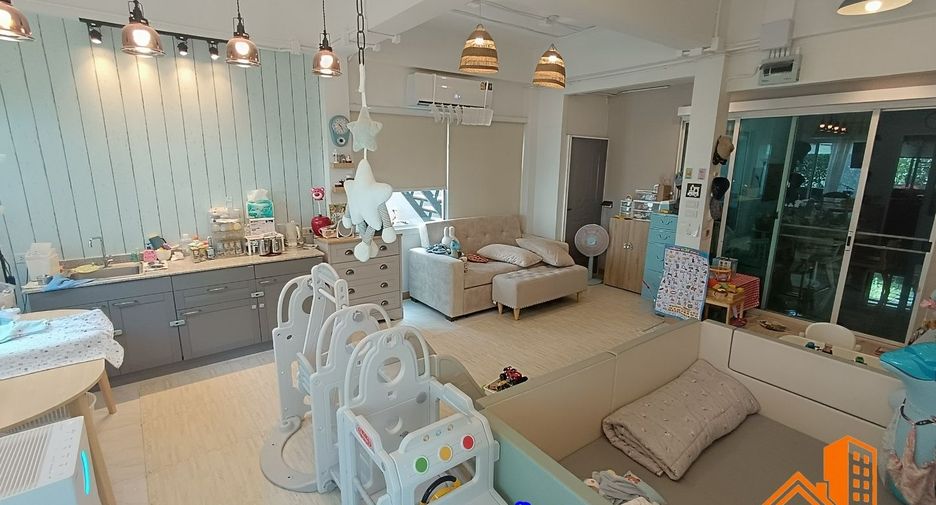 Haus zum Kauf mit 3 Zimmer in Khlong Sam Wa, Bangkok