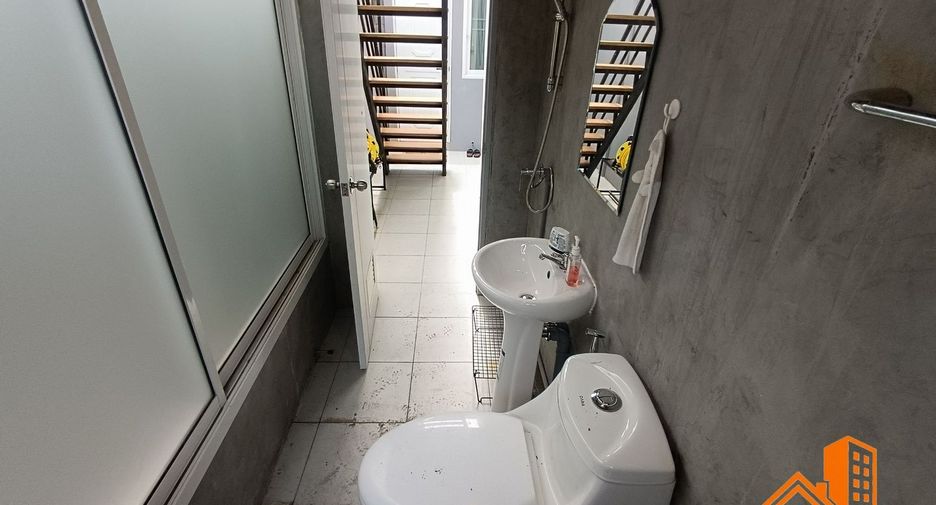 Haus zum Kauf mit 3 Zimmer in Khlong Sam Wa, Bangkok