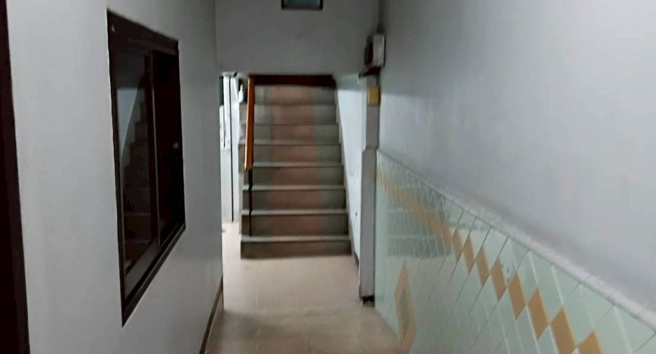 Gewerbefläche zum Kauf in Phra Khanong, Bangkok