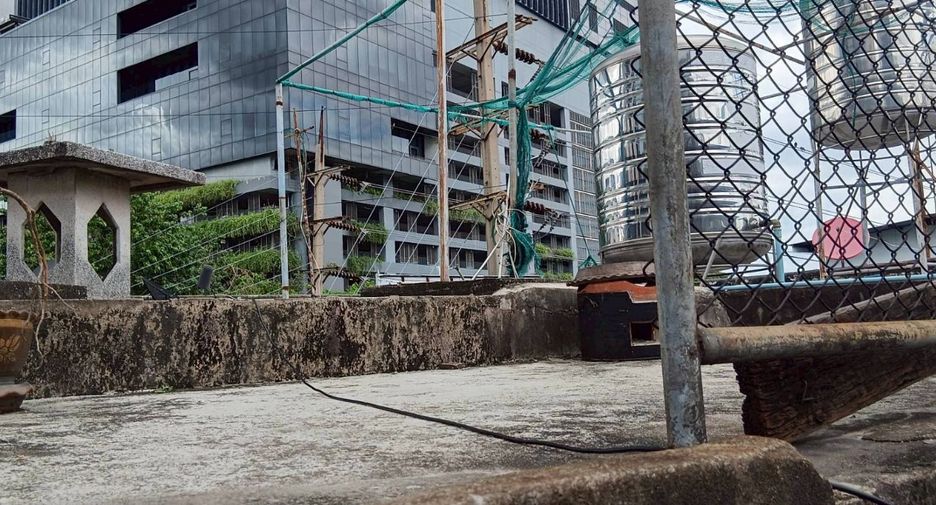 Gewerbefläche zum Kauf in Phra Khanong, Bangkok
