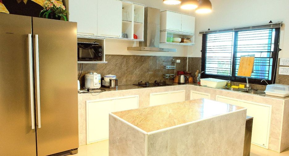 For rent 4 bedrooms villa in East Pattaya, Pattaya