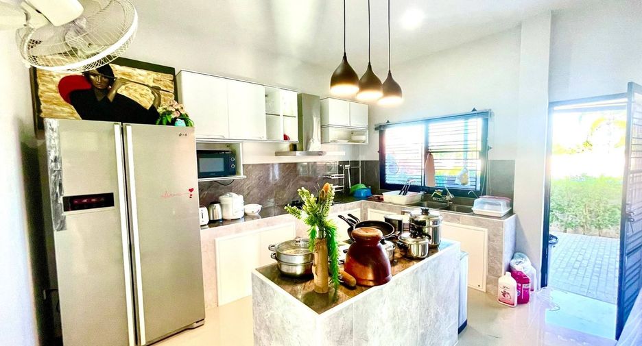 For rent 4 bedrooms villa in East Pattaya, Pattaya