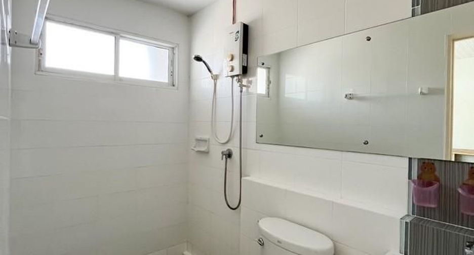 For rent 2 bedrooms townhouse in Bang Phli, Samut Prakan