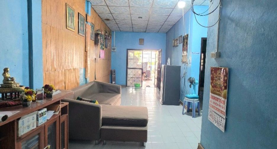 À vendre 2 chambres maison de ville à Si Racha, Chonburi