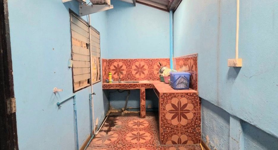 À vendre 2 chambres maison de ville à Si Racha, Chonburi