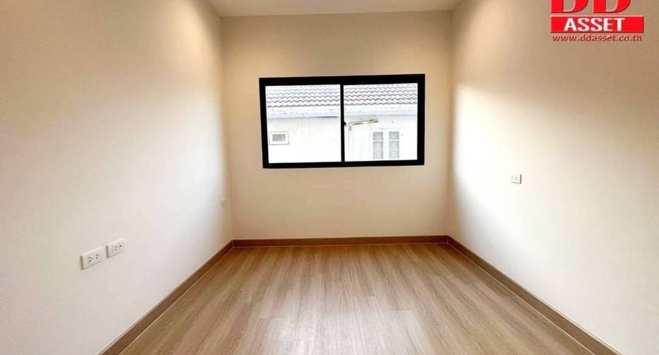 For rent 2 bedrooms townhouse in Bang Na, Bangkok