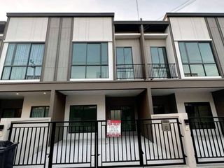 For rent 2 bedrooms townhouse in Bang Na, Bangkok