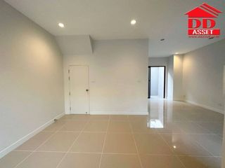 For rent 2 bedrooms townhouse in Bang Na, Bangkok