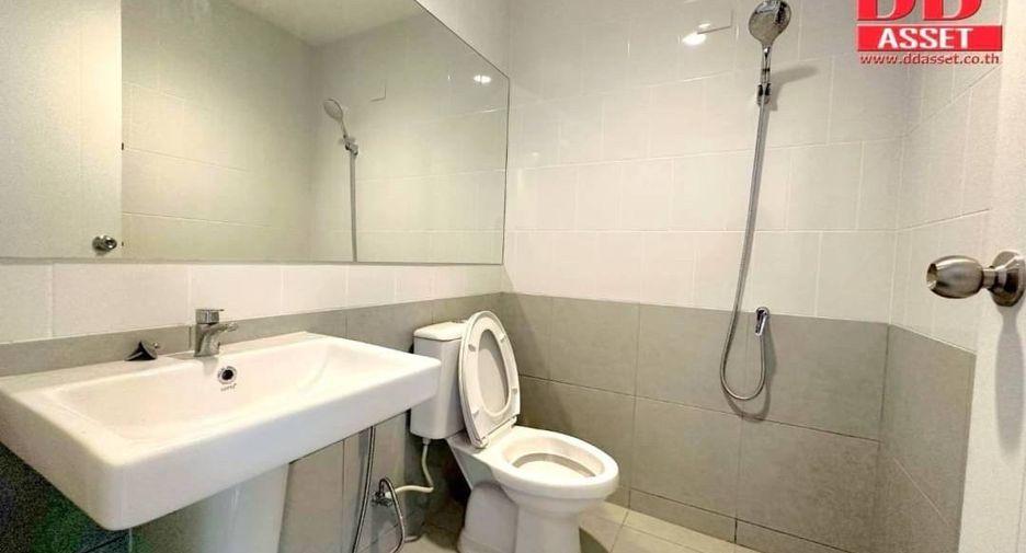 For rent 2 bedrooms townhouse in Bang Na, Bangkok
