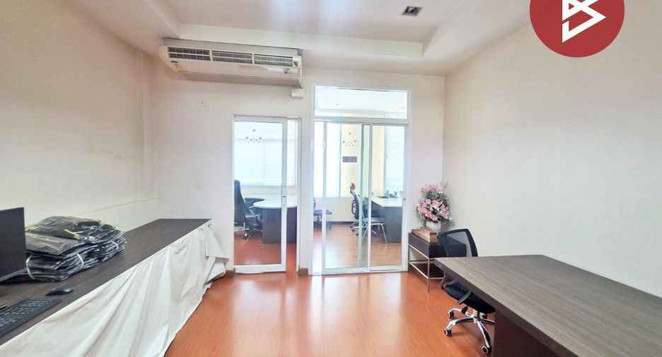 Casa adosada en venta de 4 habitaciones en Bang Bon, Bangkok