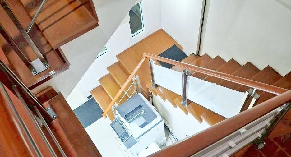 Casa adosada en venta de 4 habitaciones en Bang Bon, Bangkok