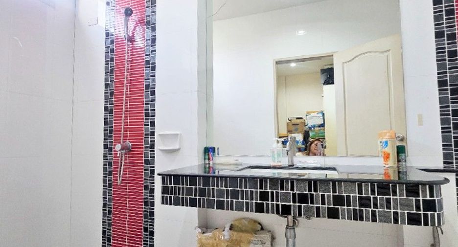 Casa adosada en venta de 4 habitaciones en Bang Bon, Bangkok