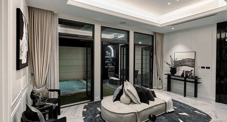 Casa en venta de 4 habitaciones en Watthana, Bangkok