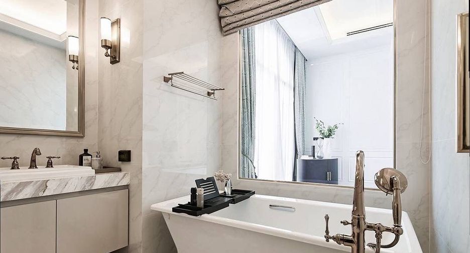 Casa en venta de 4 habitaciones en Watthana, Bangkok