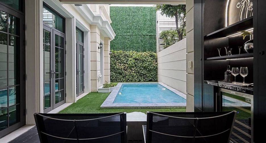 Casa en venta de 4 habitaciones en Watthana, Bangkok