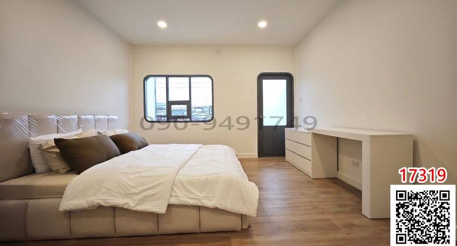 For rent 3 bedrooms townhouse in Lat Phrao, Bangkok
