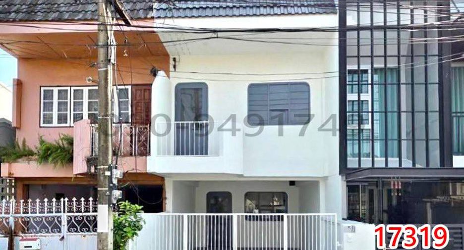 For rent 3 bedrooms townhouse in Lat Phrao, Bangkok