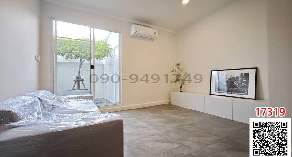 For rent 3 bedrooms townhouse in Lat Phrao, Bangkok