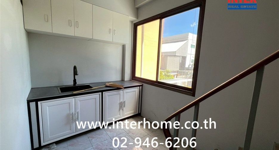 Local comercial en venta de 3 habitaciones en Khan Na Yao, Bangkok