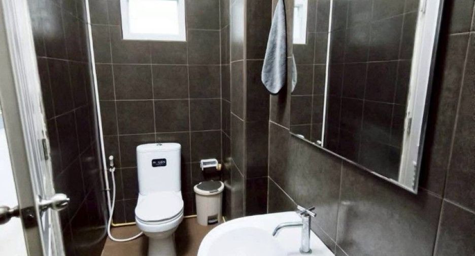 Продажа 3 спальни торговое помещение в Si Racha, Чонбури