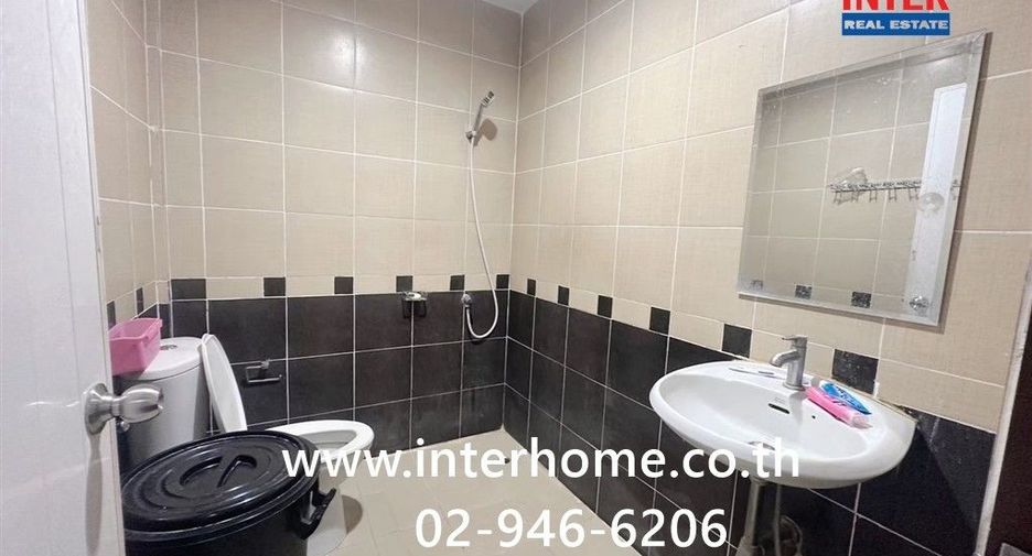 For sale 3 bedrooms townhouse in Khlong Sam Wa, Bangkok
