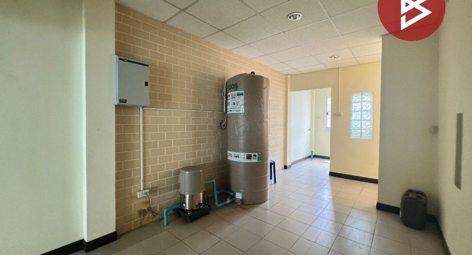 Gewerbefläche zum Kauf mit 3 Zimmer in Mueang Chon Buri, Chonburi