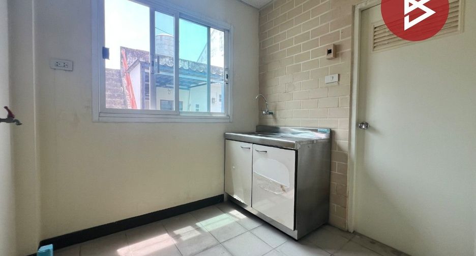 Gewerbefläche zum Kauf mit 3 Zimmer in Mueang Chon Buri, Chonburi