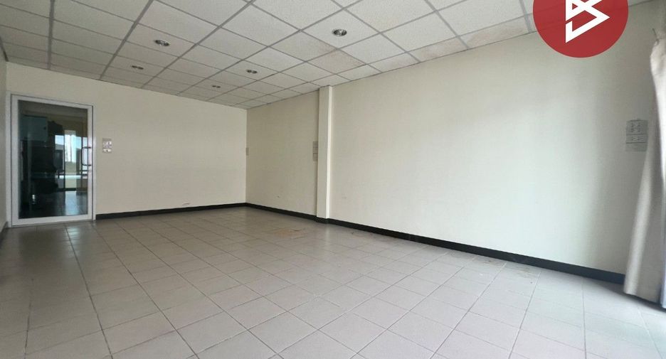 Gewerbefläche zum Kauf mit 3 Zimmer in Mueang Chon Buri, Chonburi