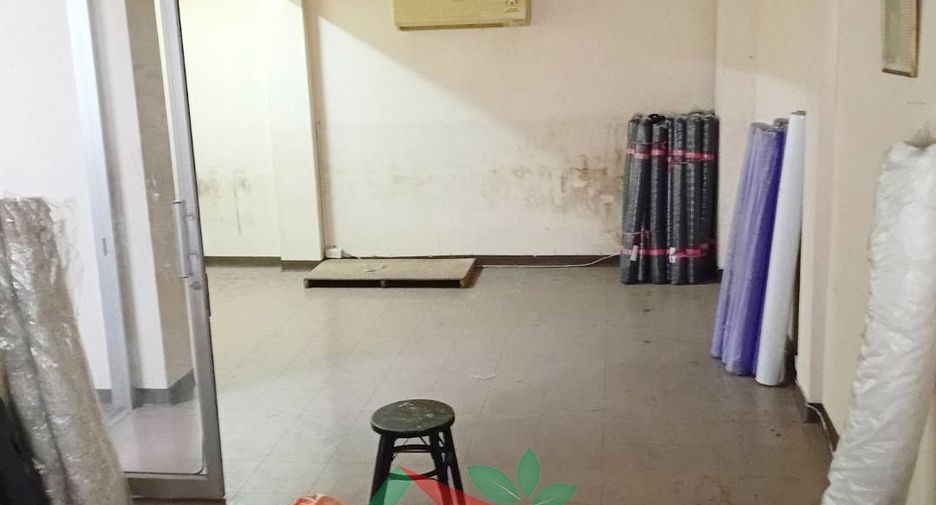 出售 18 卧室 商业空间 在 Khlong San, 曼谷