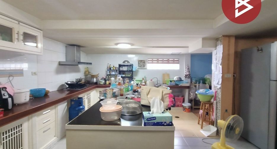 Haus zum Kauf mit 4 Zimmer in Mueang Nakhon Pathom, Nakhon Pathom