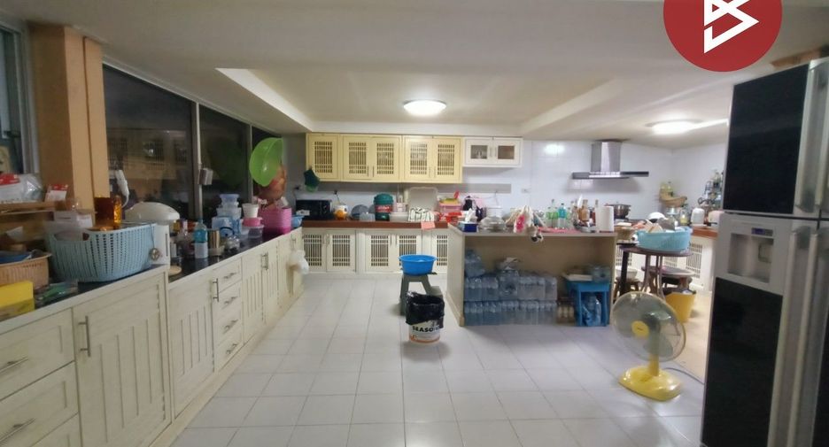 Haus zum Kauf mit 4 Zimmer in Mueang Nakhon Pathom, Nakhon Pathom