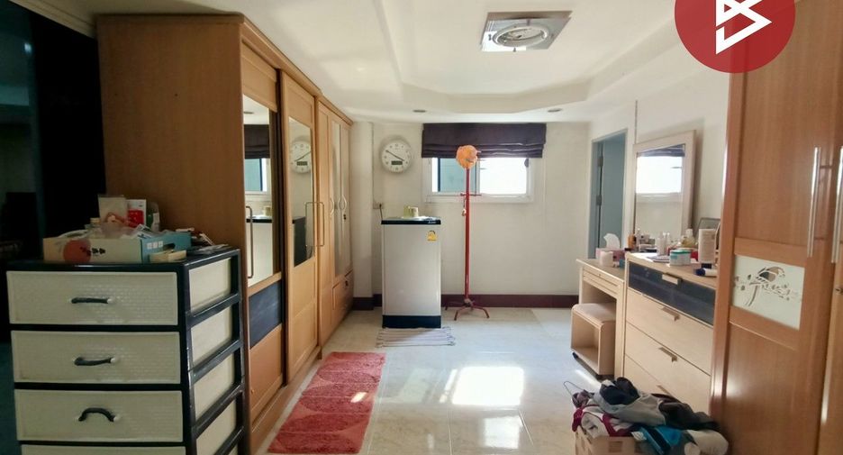 Haus zum Kauf mit 4 Zimmer in Mueang Nakhon Pathom, Nakhon Pathom