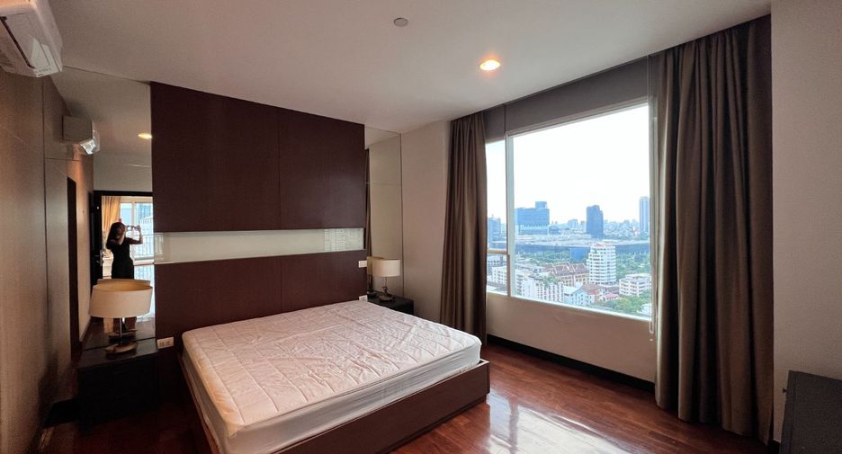 For sale 3 bedrooms condo in Khlong Toei, Bangkok
