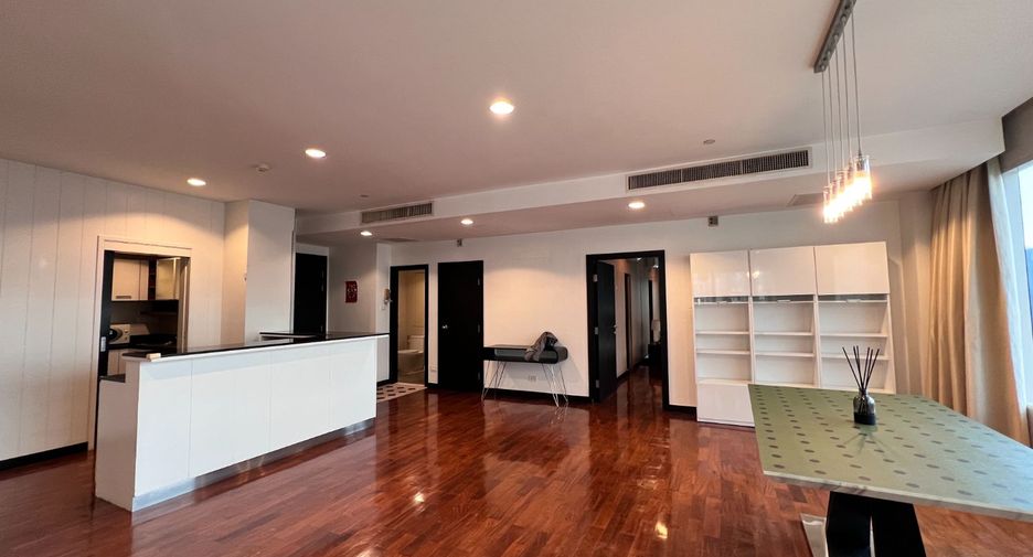 For sale 3 bedrooms condo in Khlong Toei, Bangkok