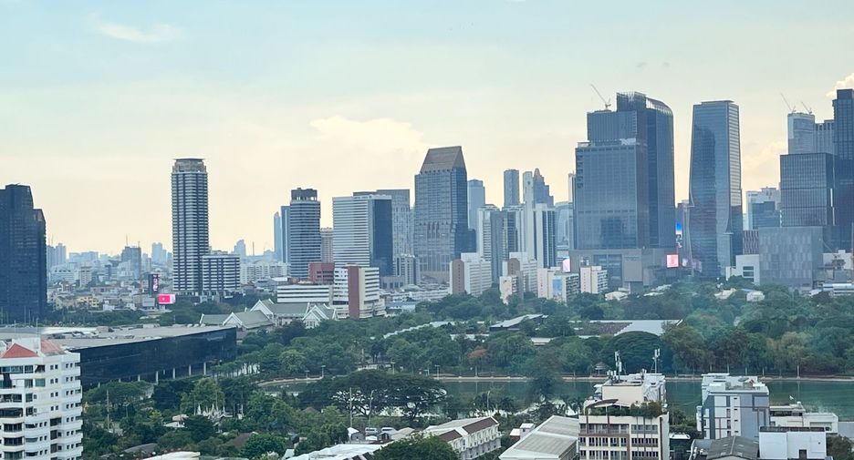 For sale 3 bedrooms condo in Khlong Toei, Bangkok