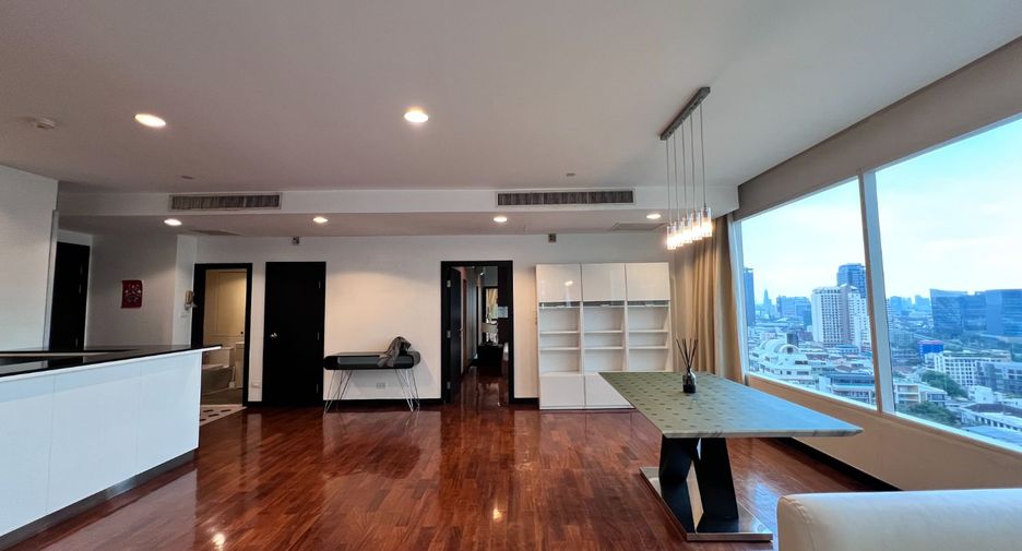 For sale 3 bedrooms condo in Khlong Toei, Bangkok