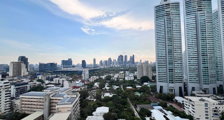 For sale 3 bedrooms condo in Khlong Toei, Bangkok